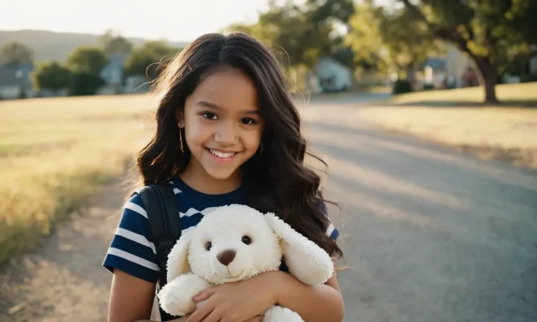 The Endearing Reason Behind Why Jenna Ortega Carries A Stuffed Animal